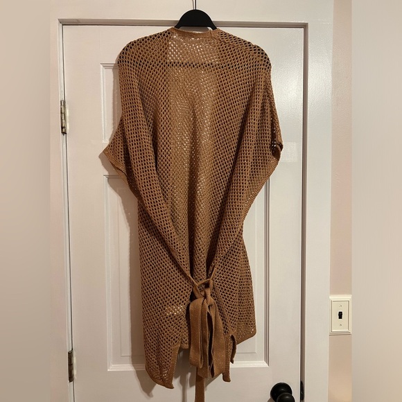 AERIE • METALLIC CROCHET CAPE • ONLINE EXCLUSIVE - Picture 6 of 8